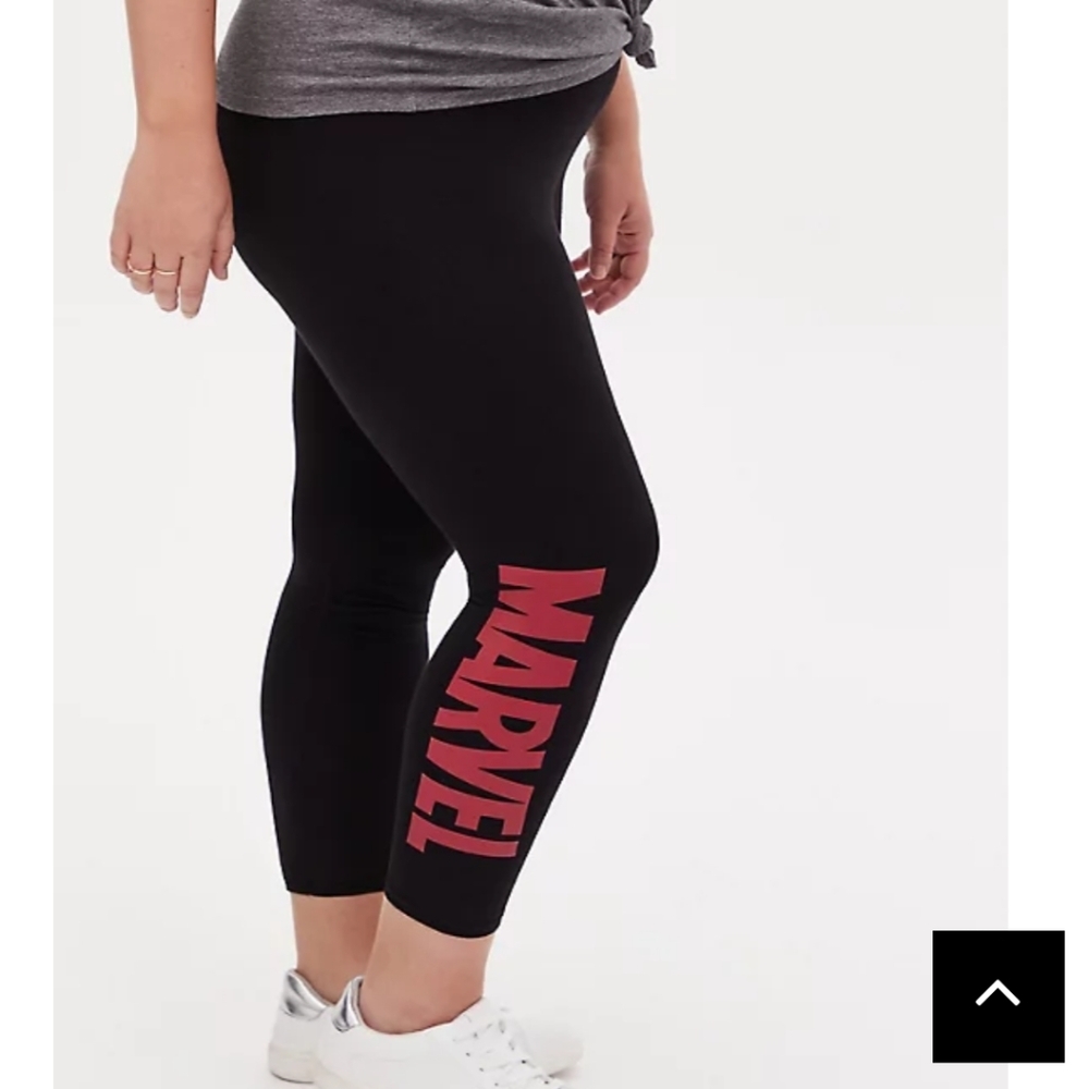 🆕MARVEL LOGO BLACK CROP LEGGING